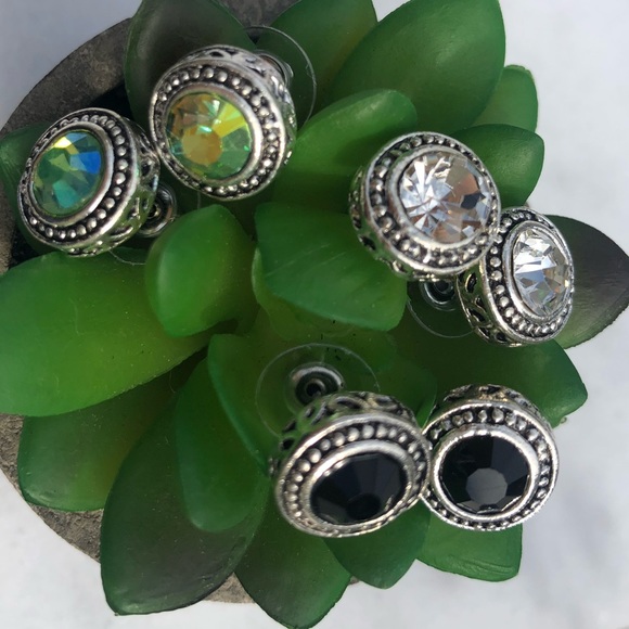 Beautiful set of 3 earrings ✨ Timeless and Classic Feel ✨ - Picture 5 of 15